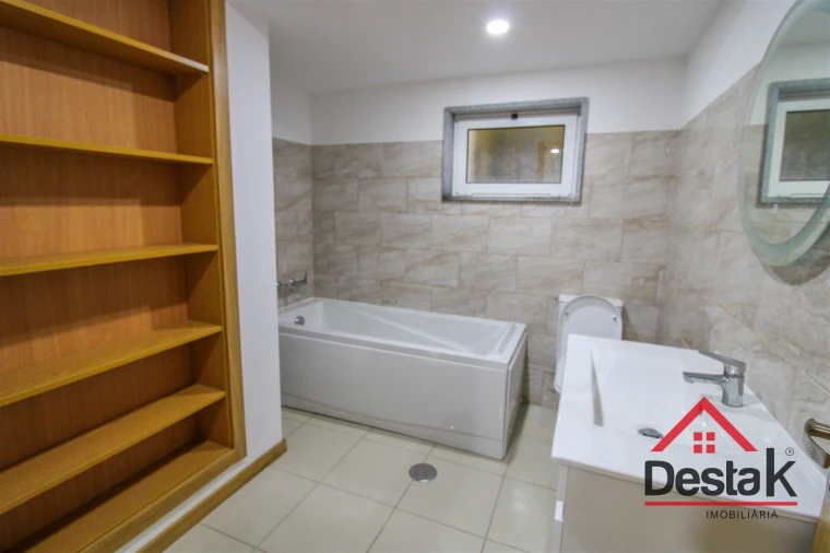 Moradia T5 para Venda em Lordosa Foto 18