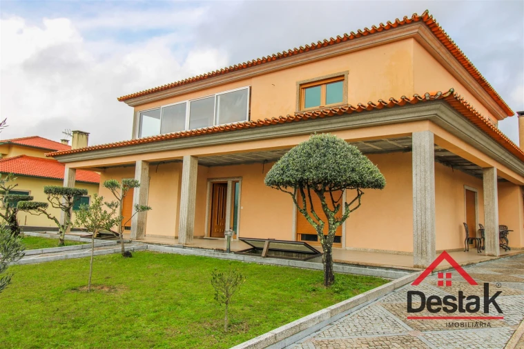 Moradia T5 para Venda em Lordosa