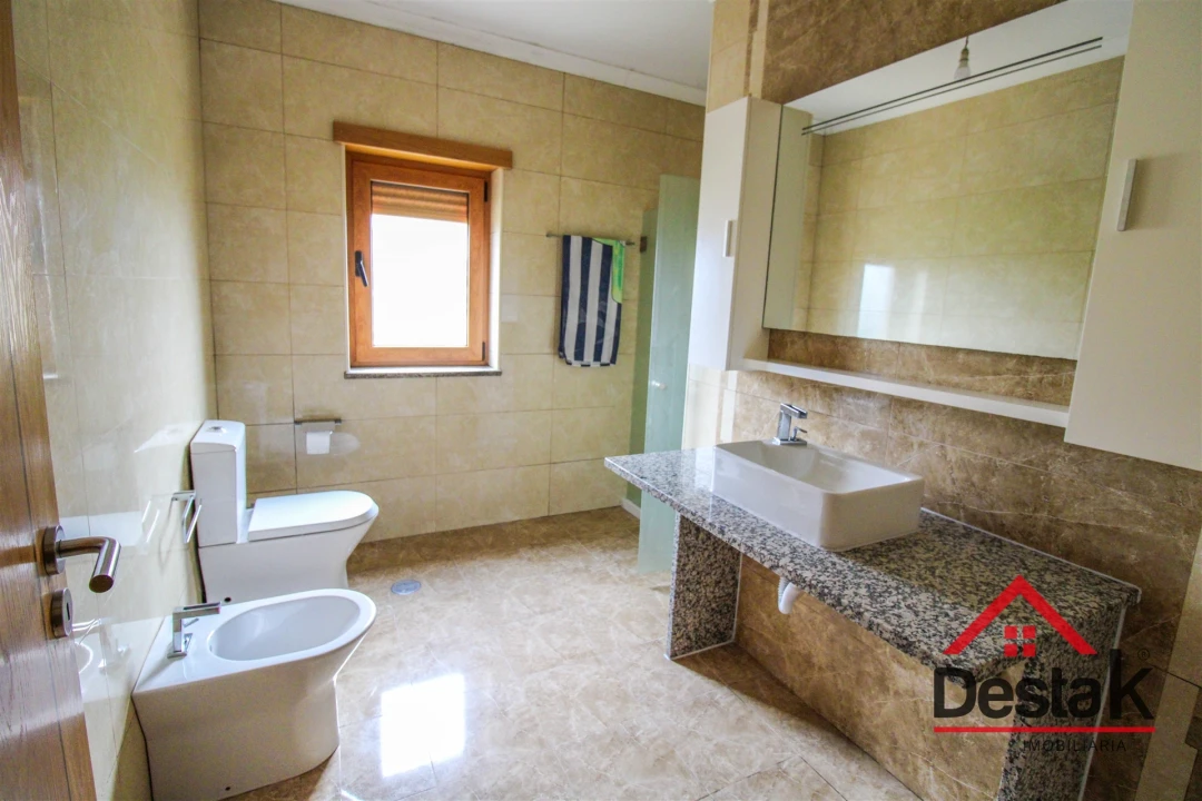 Moradia T5 para Venda em Lordosa Foto 10