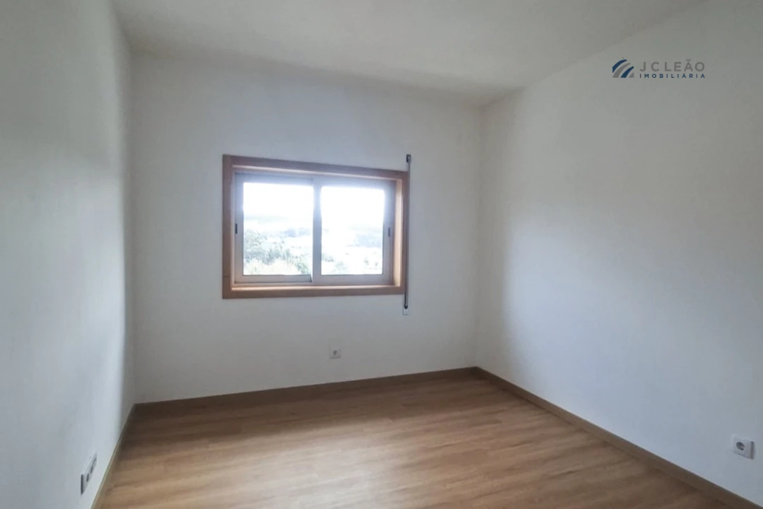 Apartamento T2 para Arrendamento em Paredes Foto 8