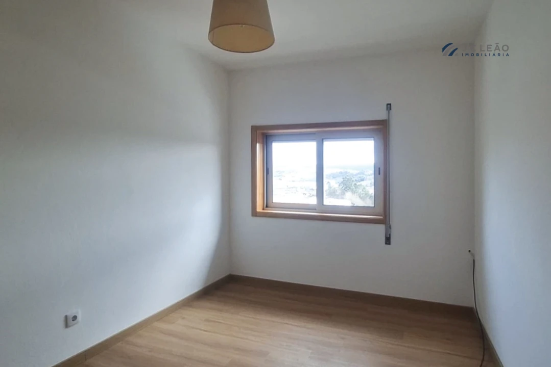 Apartamento T2 para Arrendamento em Paredes Foto 7
