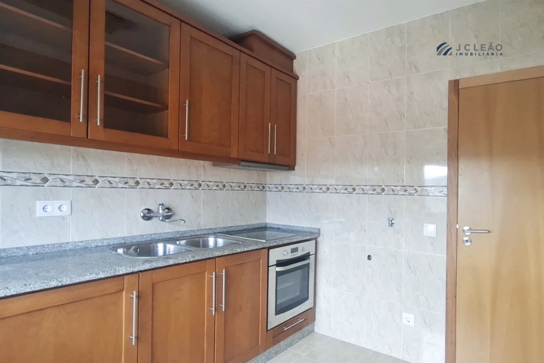 Apartamento T2 para Arrendamento em Paredes Foto 13