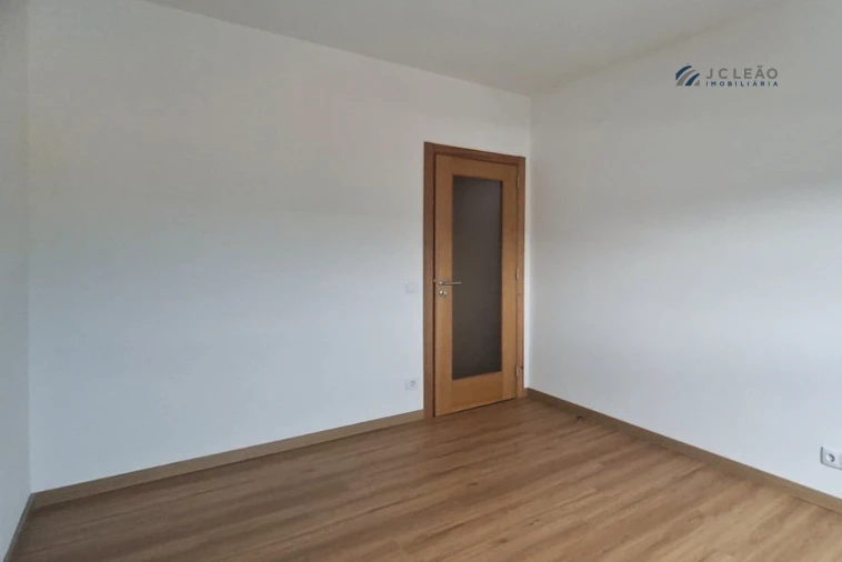 Apartamento T2 para Arrendamento em Paredes Foto 5