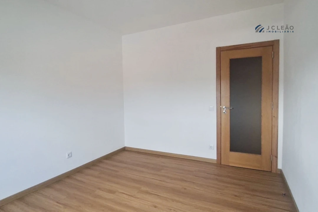 Apartamento T2 para Arrendamento em Paredes Foto 3