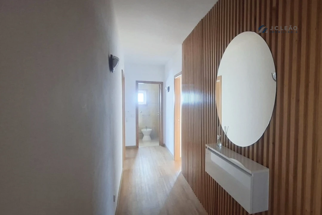 Apartamento T2 para Arrendamento em Paredes Foto 1