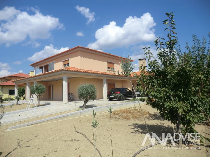 Moradia T5 para Venda em Lordosa