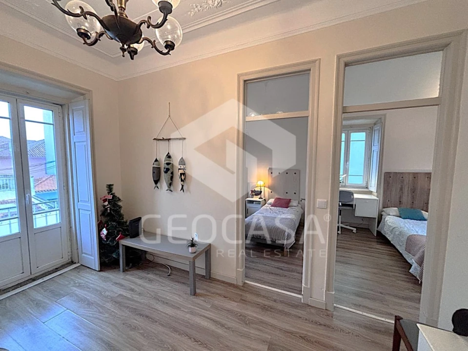 Apartamento T3 para Venda em Carcavelos e Parede Foto 6