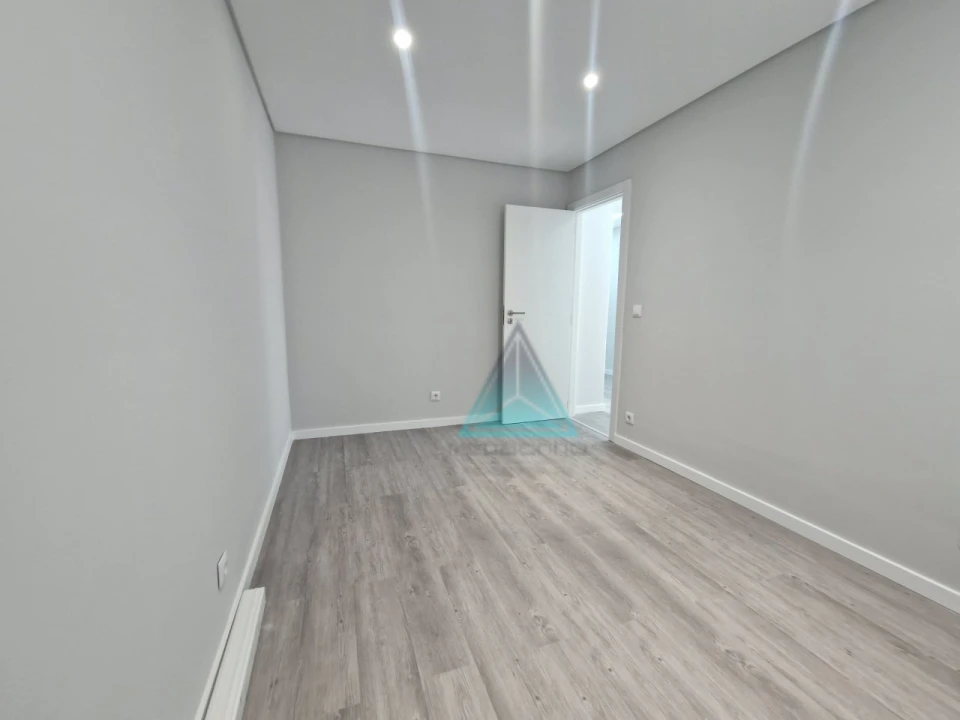 Apartamento T2 para Venda em Amora Foto 4