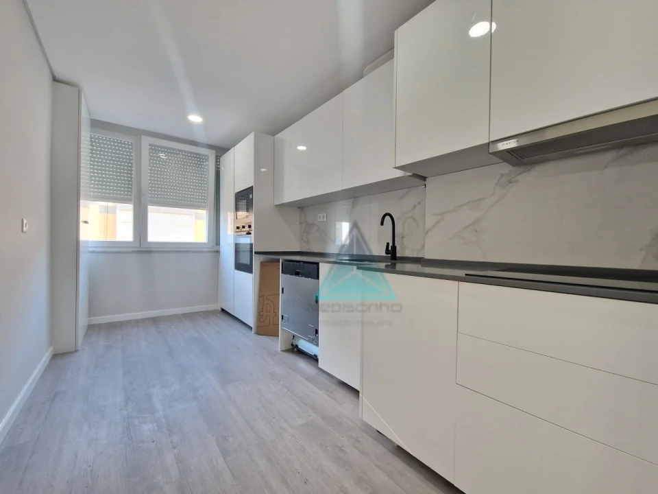 Apartamento T2 para Venda em Amora Foto 8