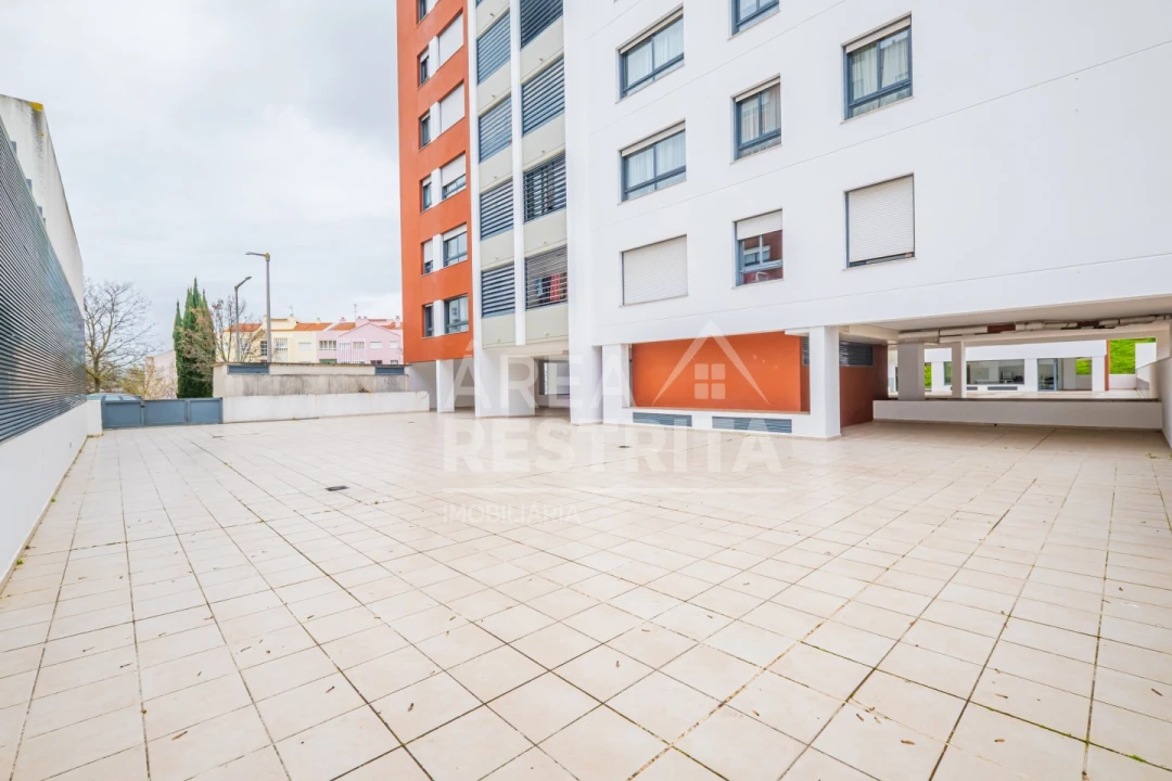 Apartamento T2 para Venda em Loures Foto 3