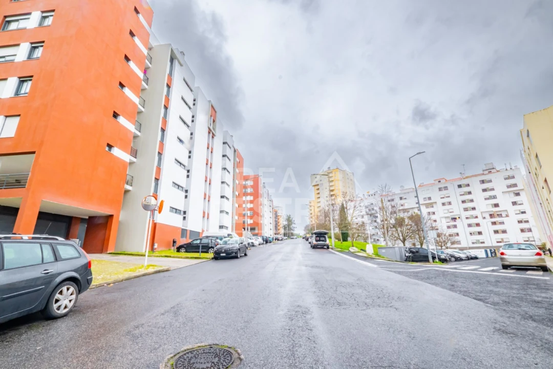 Apartamento T2 para Venda em Loures Foto 68