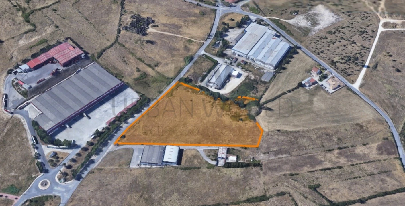 Terreno Comércio / Armazém para Venda em Fanhões Foto 1