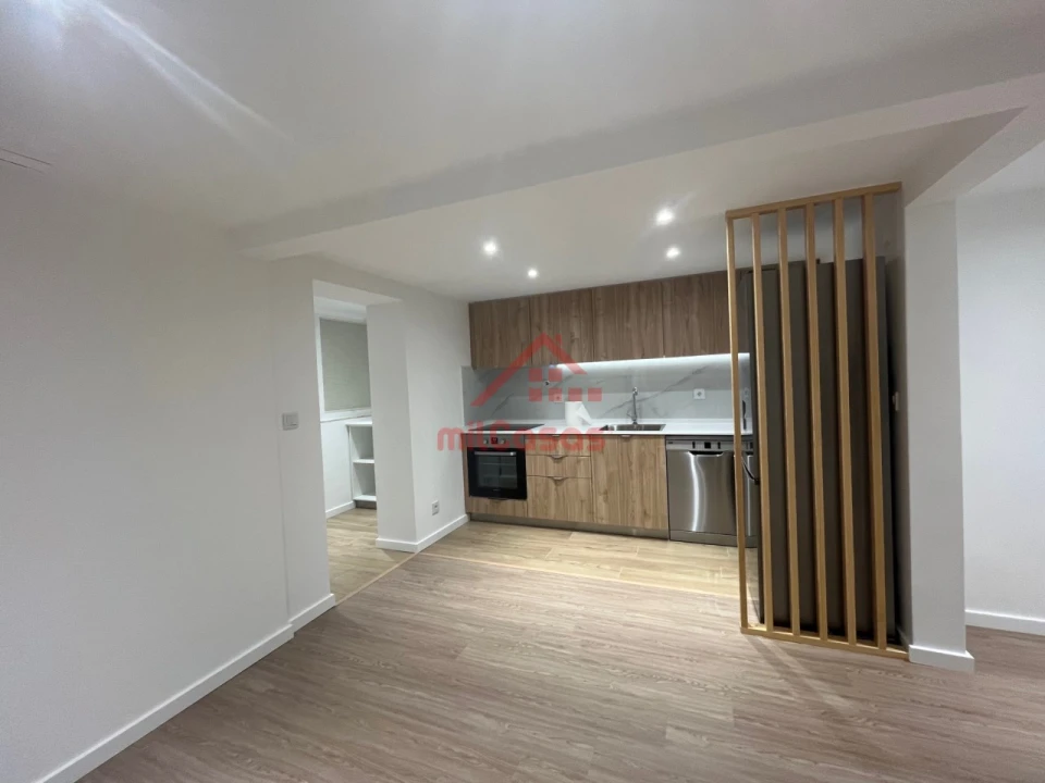 Apartamento T2 para Arrendamento em Santa Maria, São Pedro e Matacães Foto 2