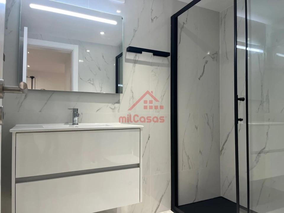 Apartamento T2 para Arrendamento em Santa Maria, São Pedro e Matacães Foto 8