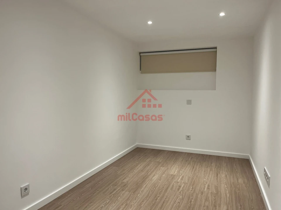 Apartamento T2 para Arrendamento em Santa Maria, São Pedro e Matacães Foto 10