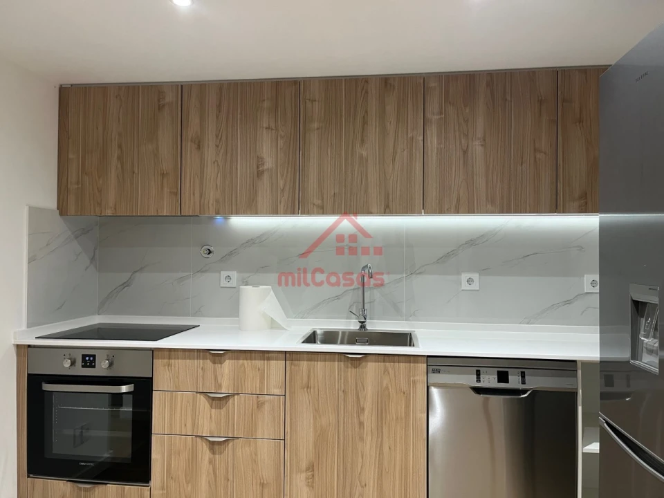 Apartamento T2 para Arrendamento em Santa Maria, São Pedro e Matacães Foto 16