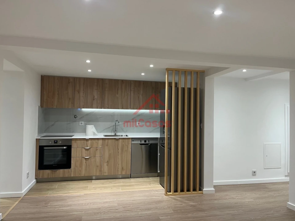 Apartamento T2 para Arrendamento em Santa Maria, São Pedro e Matacães Foto 1