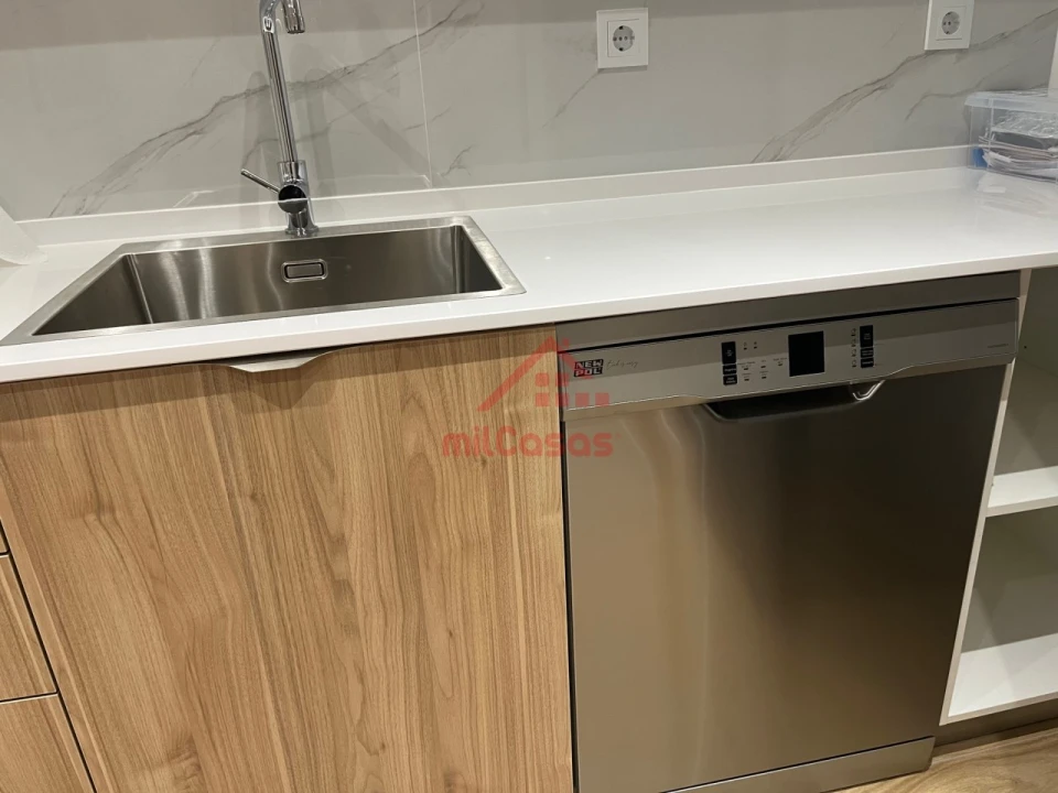 Apartamento T2 para Arrendamento em Santa Maria, São Pedro e Matacães Foto 18