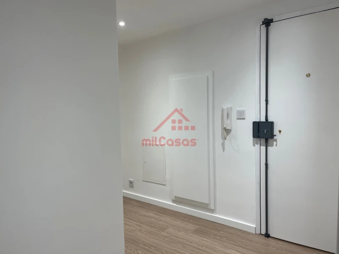 Apartamento T2 para Arrendamento em Santa Maria, São Pedro e Matacães Foto 15