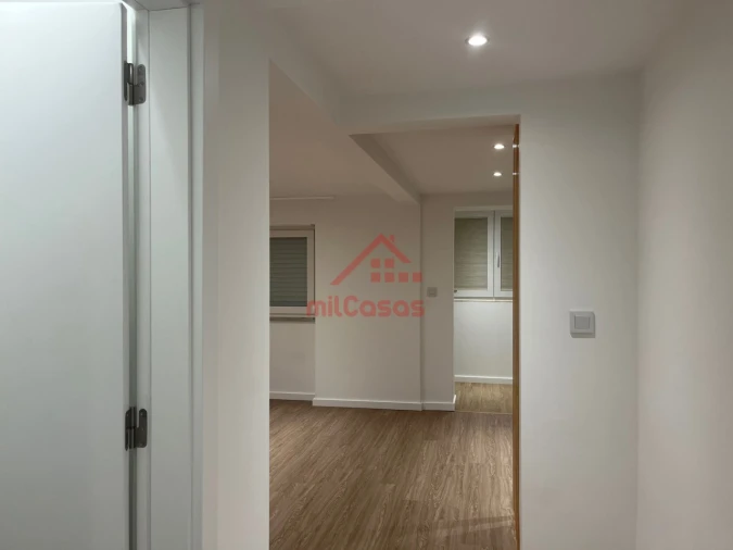 Apartamento T2 para Arrendamento em Santa Maria, São Pedro e Matacães Foto 7