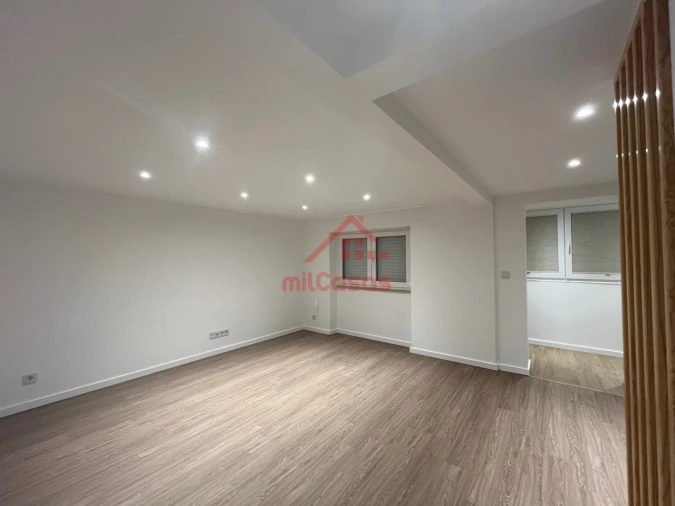 Apartamento T2 para Arrendamento em Santa Maria, São Pedro e Matacães Foto 6