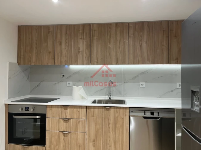 Apartamento T2 para Arrendamento em Santa Maria, São Pedro e Matacães Foto 16