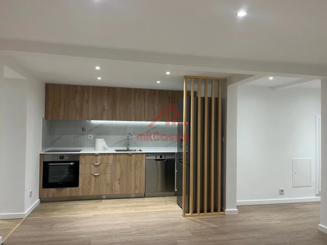 Apartamento T2 para Arrendamento em Santa Maria, São Pedro e Matacães