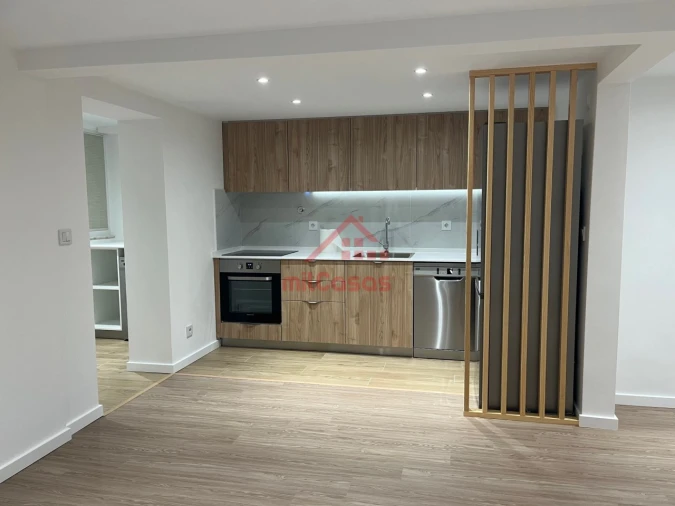 Apartamento T2 para Arrendamento em Santa Maria, São Pedro e Matacães Foto 22