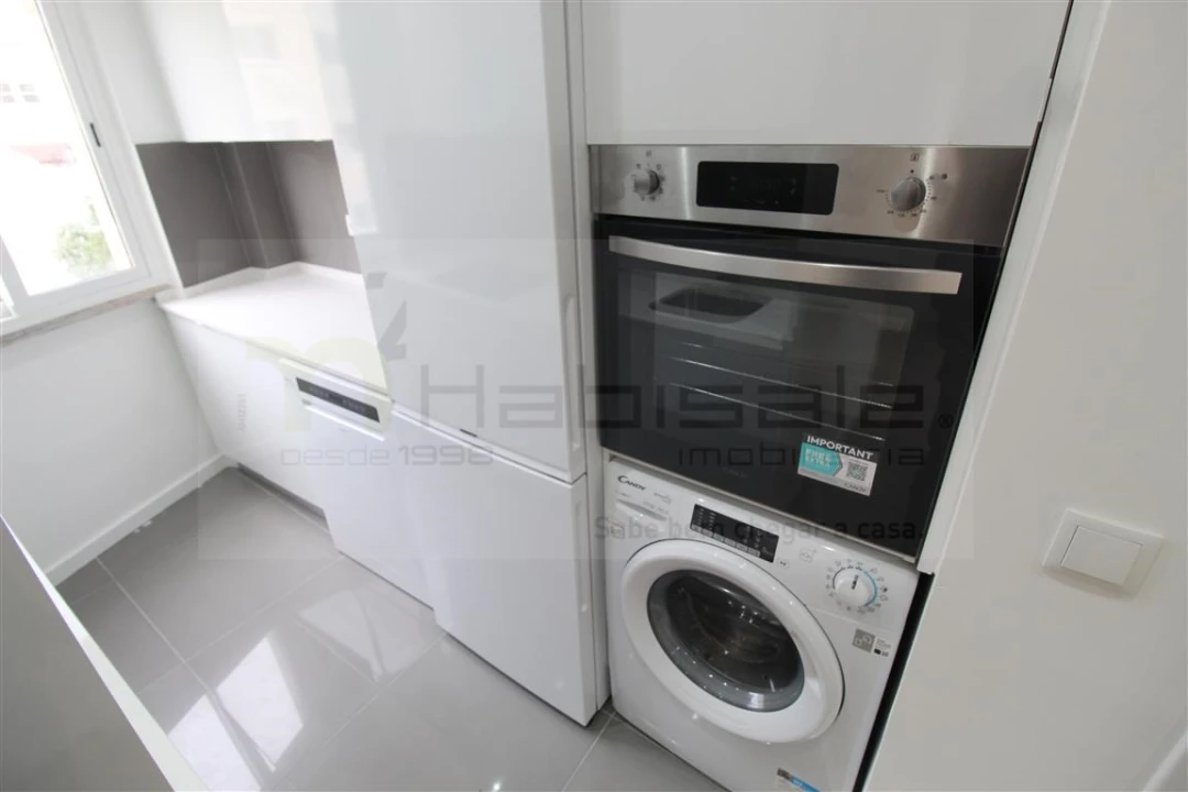 Apartamento T3 para Venda em Queluz e Belas Foto 3