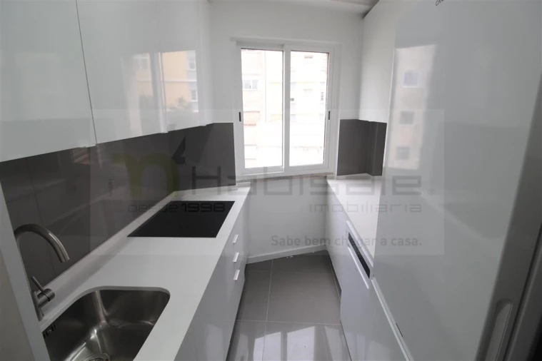 Apartamento T3 para Venda em Queluz e Belas Foto 2