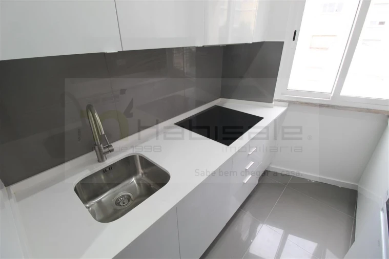Apartamento T3 para Venda em Queluz e Belas Foto 4