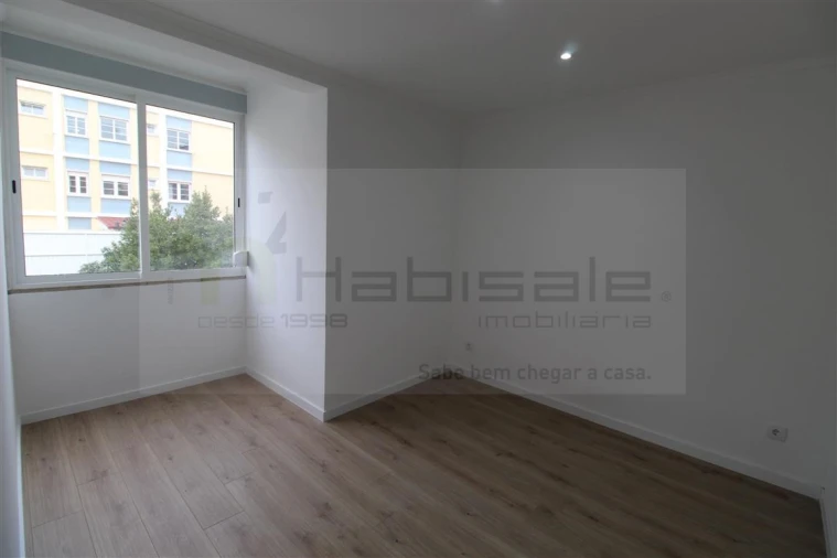 Apartamento T3 para Venda em Queluz e Belas Foto 6