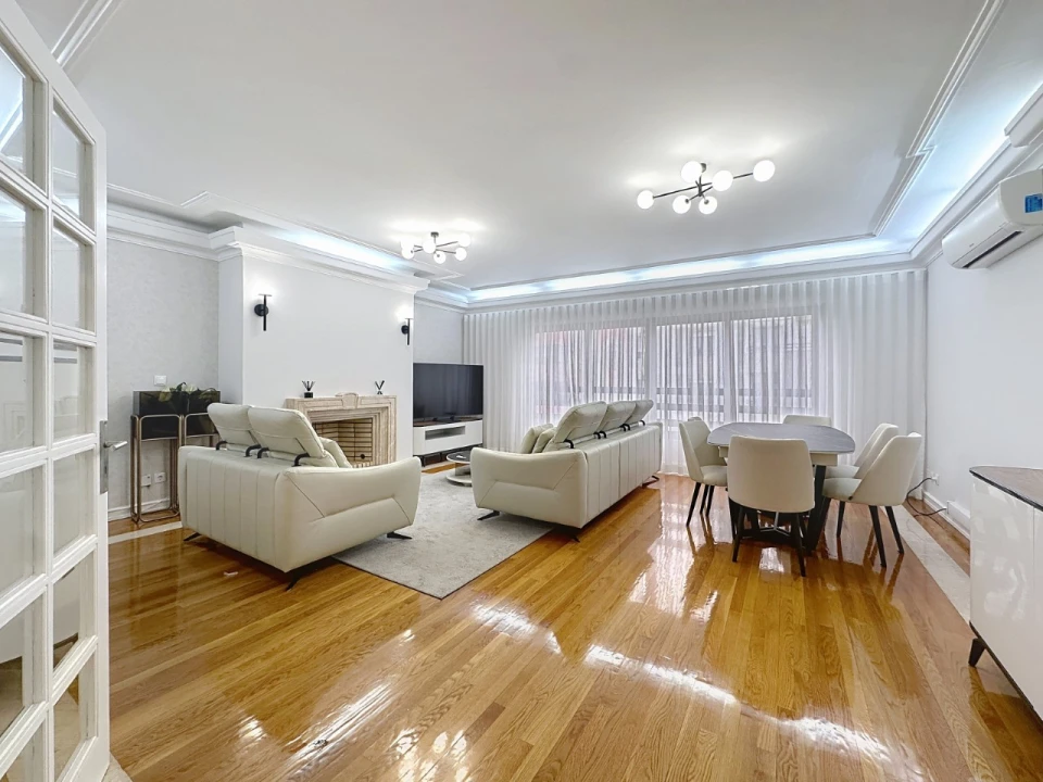 Apartamento T4 para Arrendamento em São Domingos de Benfica Foto 2