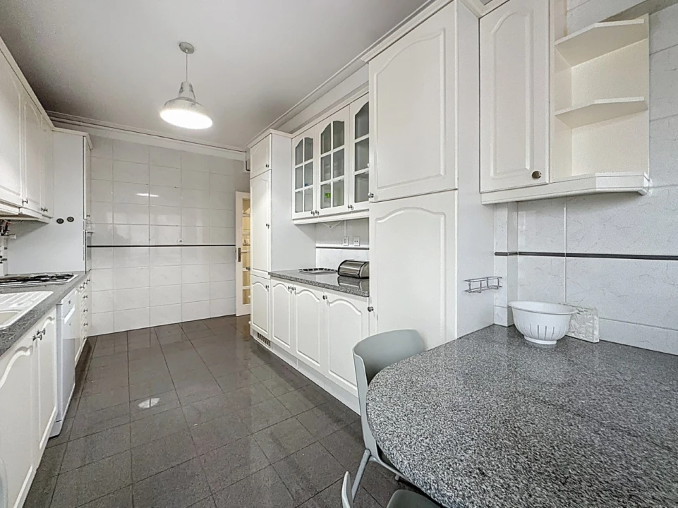 Apartamento T4 para Arrendamento em São Domingos de Benfica Foto 11