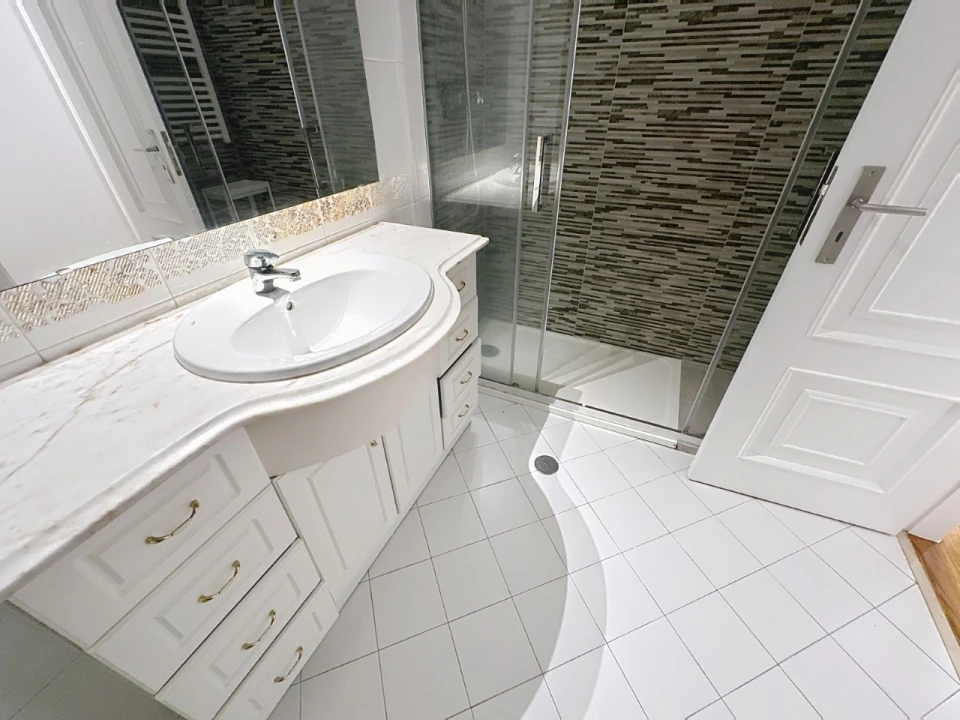 Apartamento T4 para Arrendamento em São Domingos de Benfica Foto 23