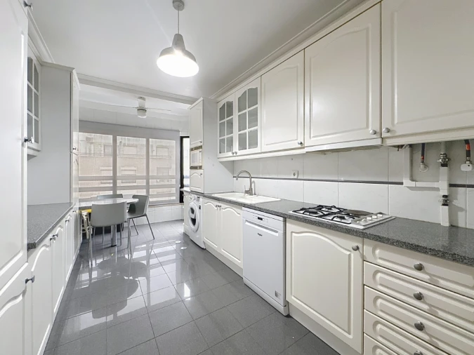 Apartamento T4 para Arrendamento em São Domingos de Benfica Foto 9