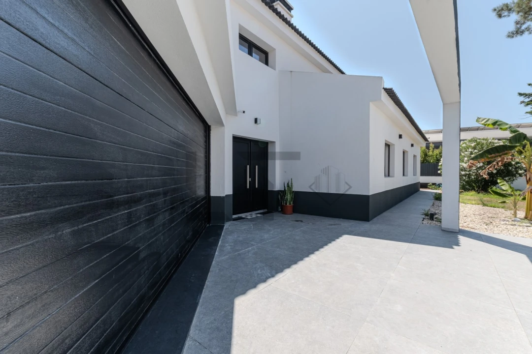 Moradia T4 para Venda em Corroios Foto 5