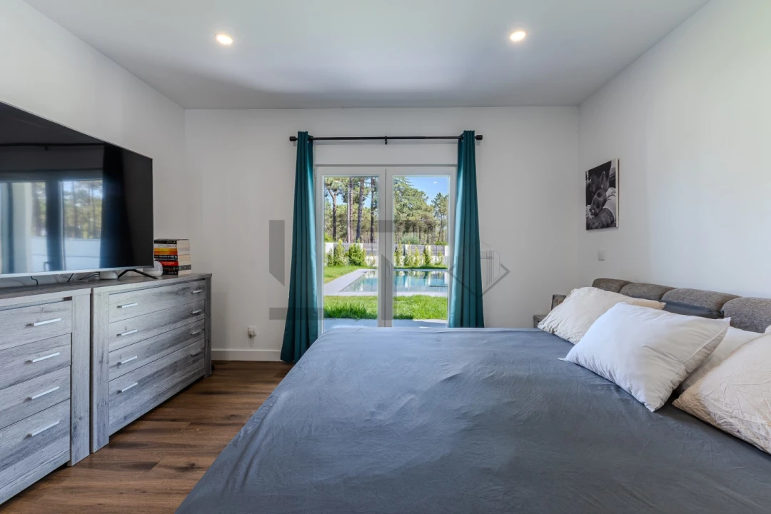 Moradia T4 para Venda em Corroios Foto 24