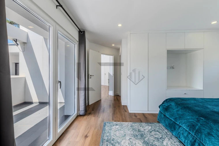 Moradia T4 para Venda em Corroios Foto 23