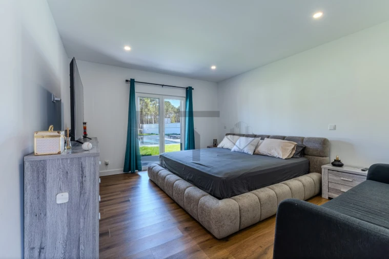 Moradia T4 para Venda em Corroios Foto 38