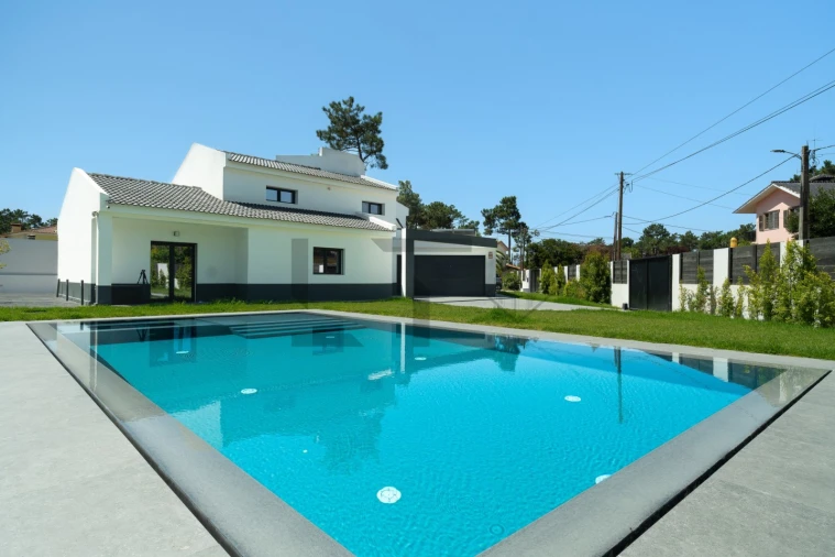 Moradia T4 para Venda em Corroios Foto 43