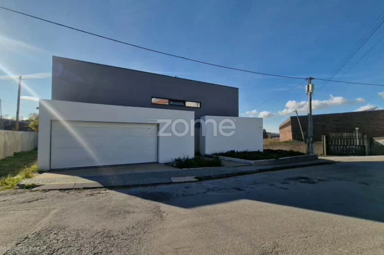 Moradia T3 para Venda em Real, Dume e Semelhe Foto 1