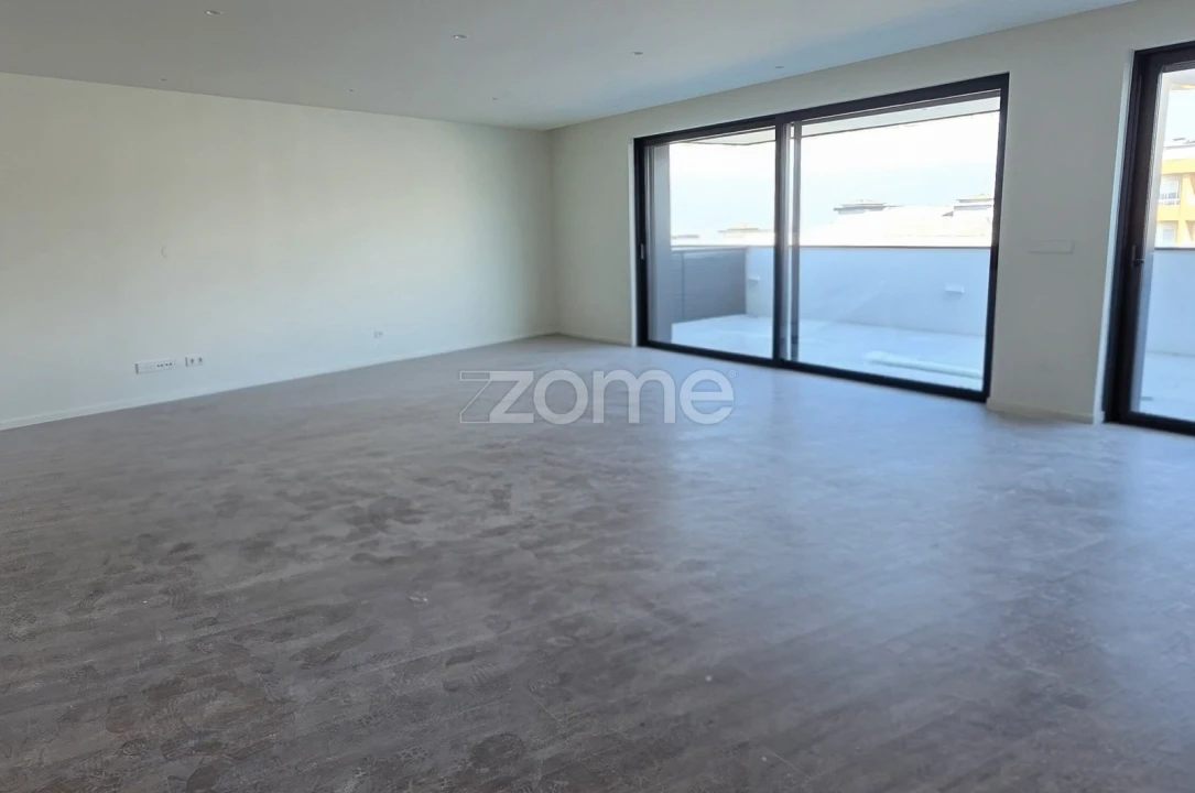 Apartamento T4 para Venda em Mafamude e Vilar do Paraíso Foto 1