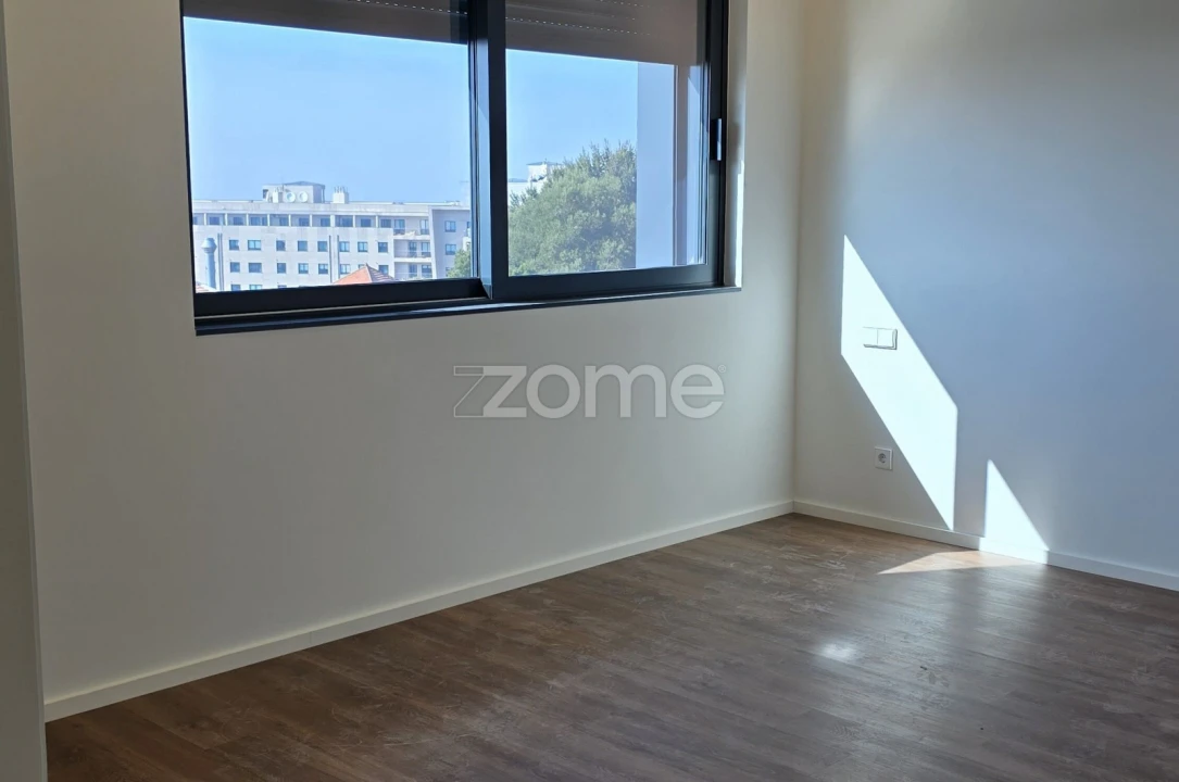 Apartamento T4 para Venda em Mafamude e Vilar do Paraíso Foto 11