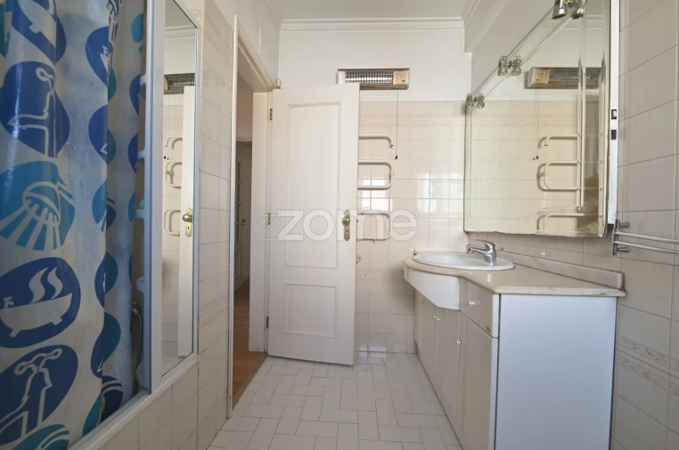 Apartamento T2 para Venda em São Domingos de Rana Foto 17