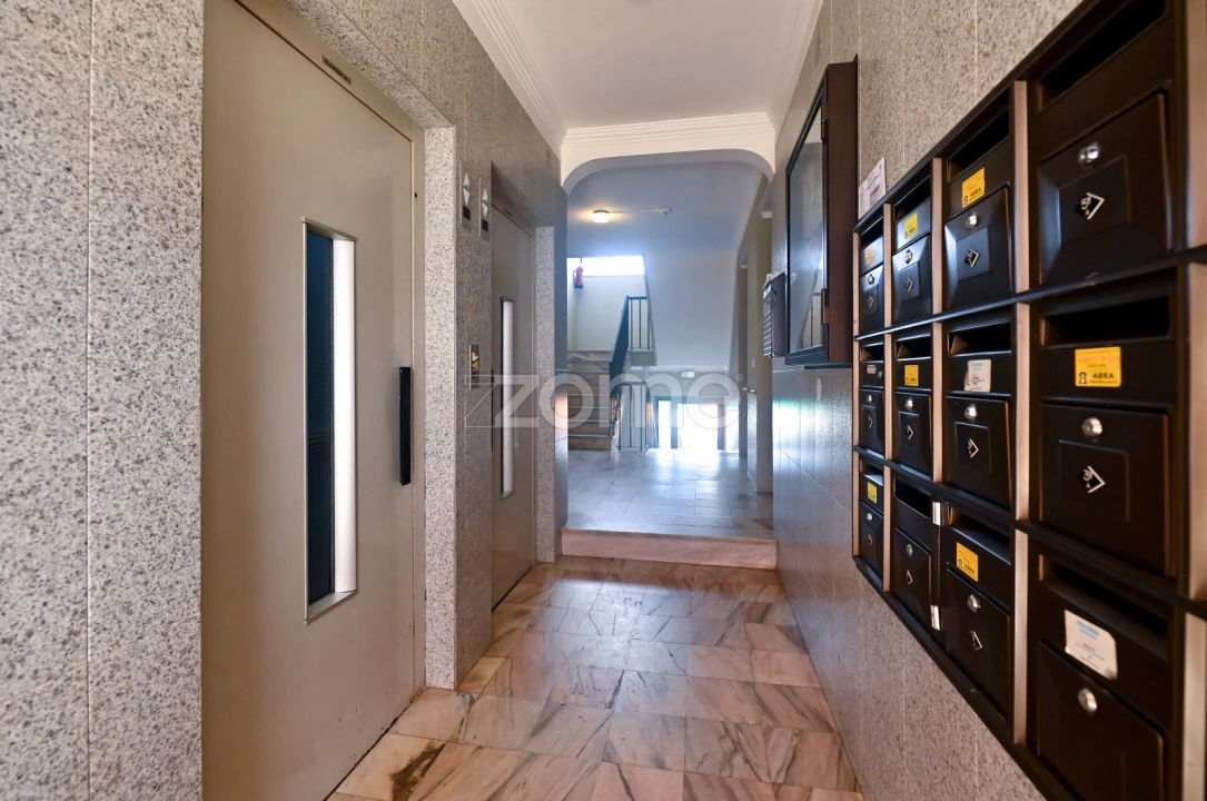 Apartamento T2 para Venda em São Domingos de Rana Foto 3