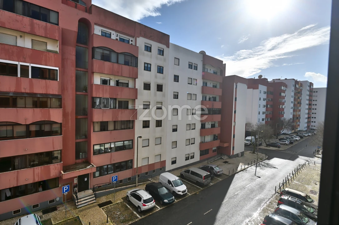 Apartamento T2 para Venda em São Domingos de Rana Foto 6