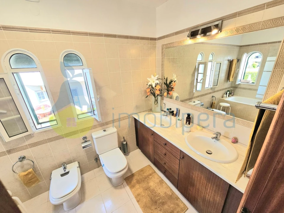 Moradia T4 para Venda em Guia Foto 43