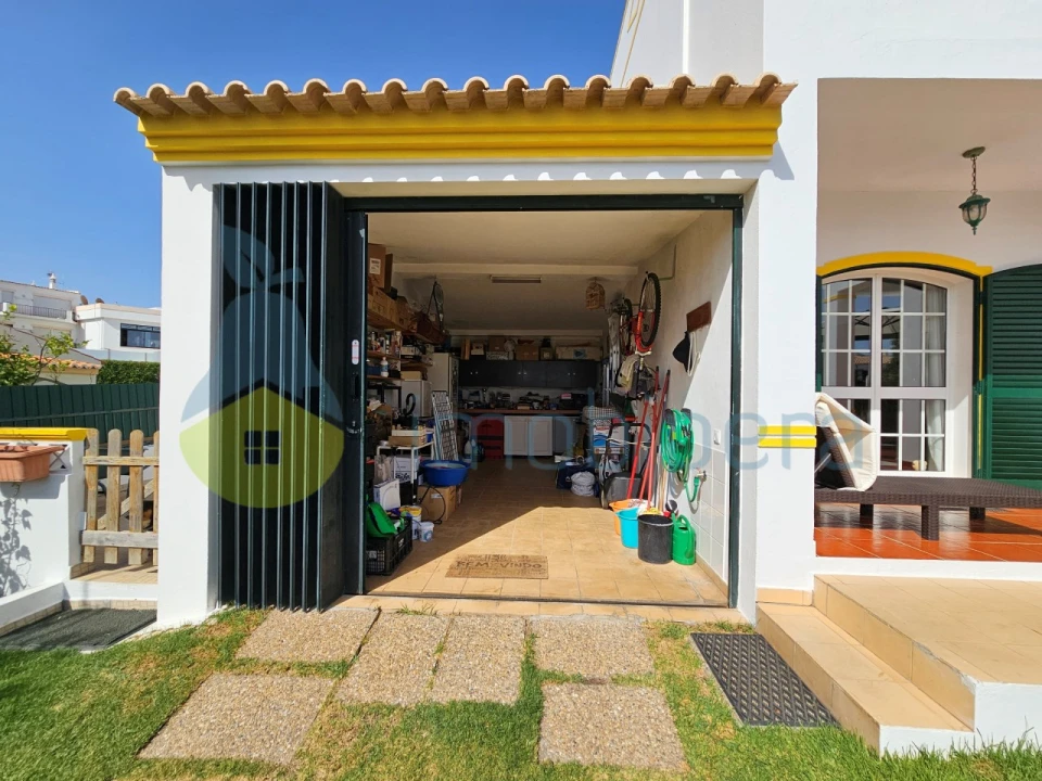 Moradia T4 para Venda em Guia Foto 6