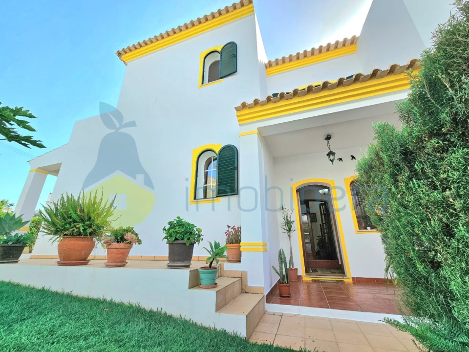 Moradia T4 para Venda em Guia Foto 3